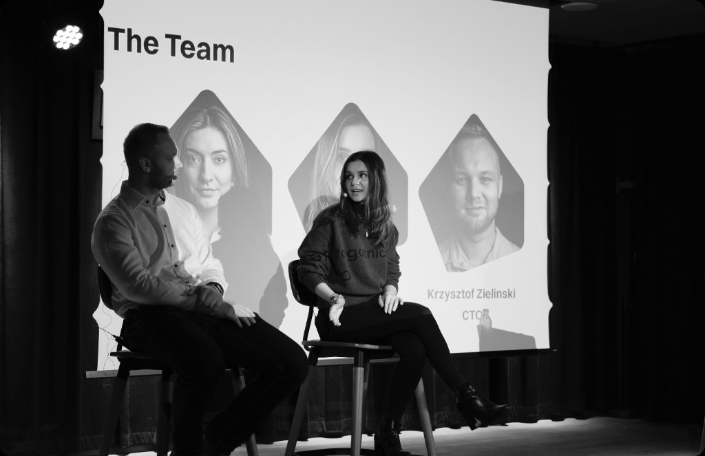 Octavia Sirbu presenting on stage at a Rotoy entrepreneurship event